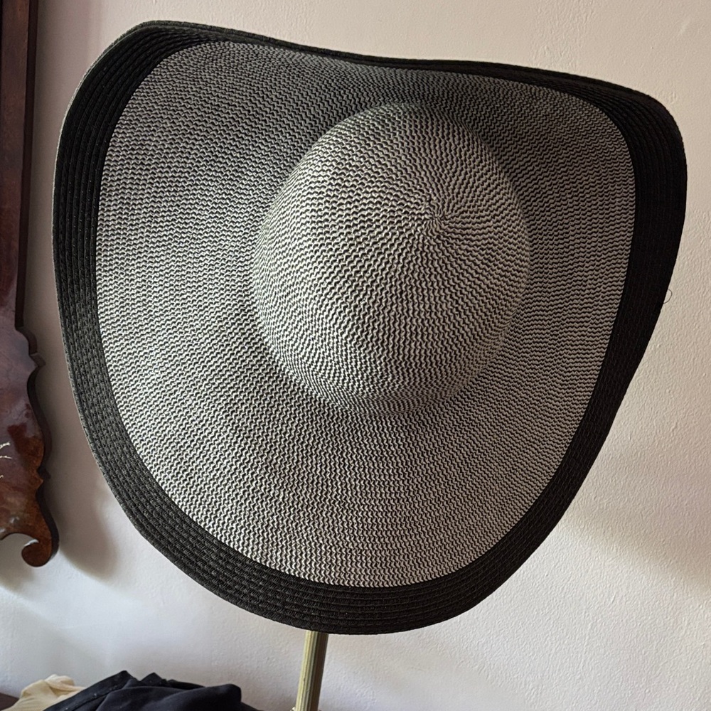 Calvin Klein Monochrome Patterned wide Rim Sun Hat with silver threads - Picture 4 of 10